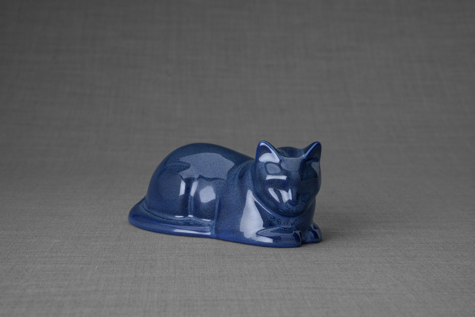 Mini pet urns
